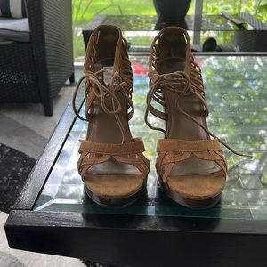 Decree tan suede tie up ladies platform heel size 9
